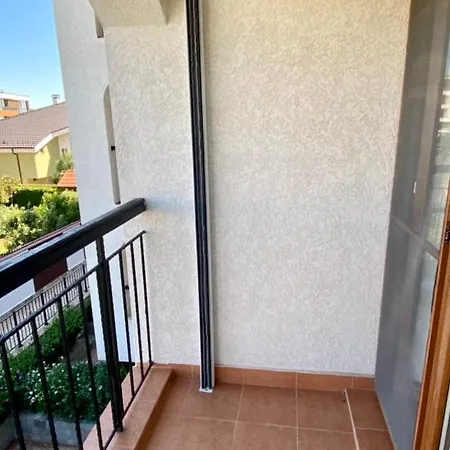Apartament Beachfront 1-bedroom Stylish & Compact