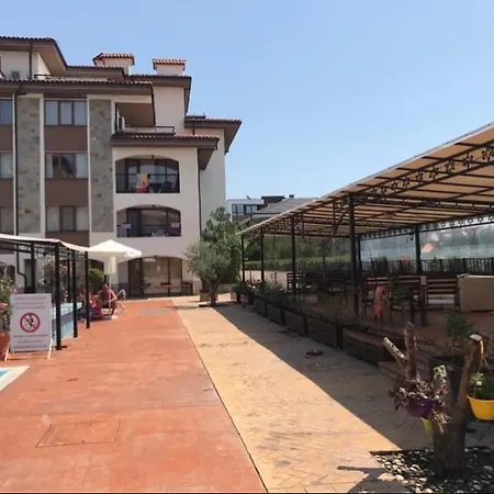 Beachfront 1-bedroom Stylish & Compact Apartament