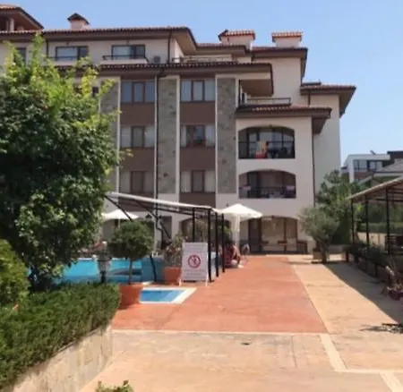 Beachfront 1-bedroom Stylish & Compact *
