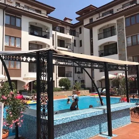 Beachfront 1-bedroom Stylish & Compact Apartament