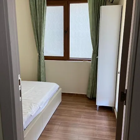 Beachfront 1-bedroom Stylish & Compact Apartament