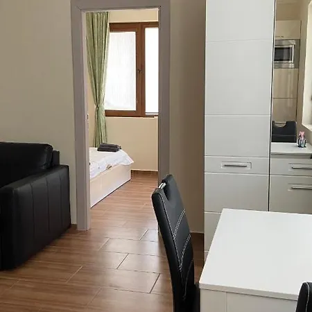 Beachfront 1-bedroom Stylish & Compact *
