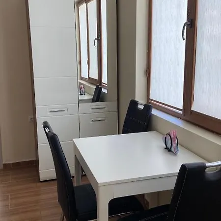 Apartament Beachfront 1-bedroom Stylish & Compact Burgas
