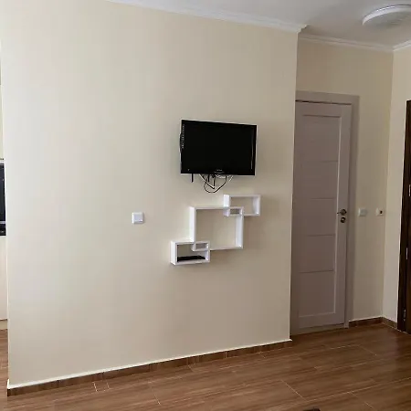 Beachfront 1-bedroom Stylish & Compact Apartament