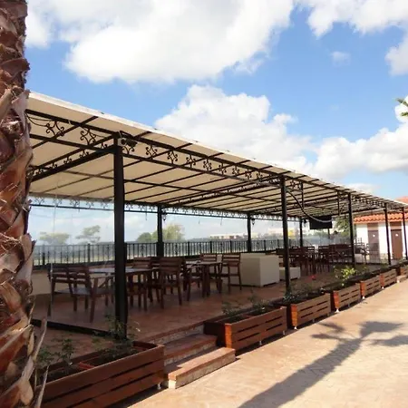 Beachfront 1-bedroom Stylish & Compact *